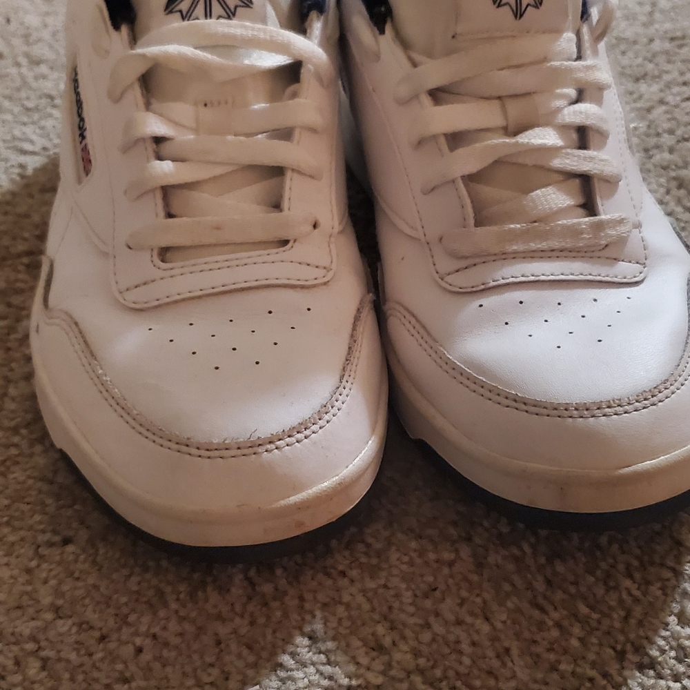 White/Navy Reebok Classics - Picture 6 of 7